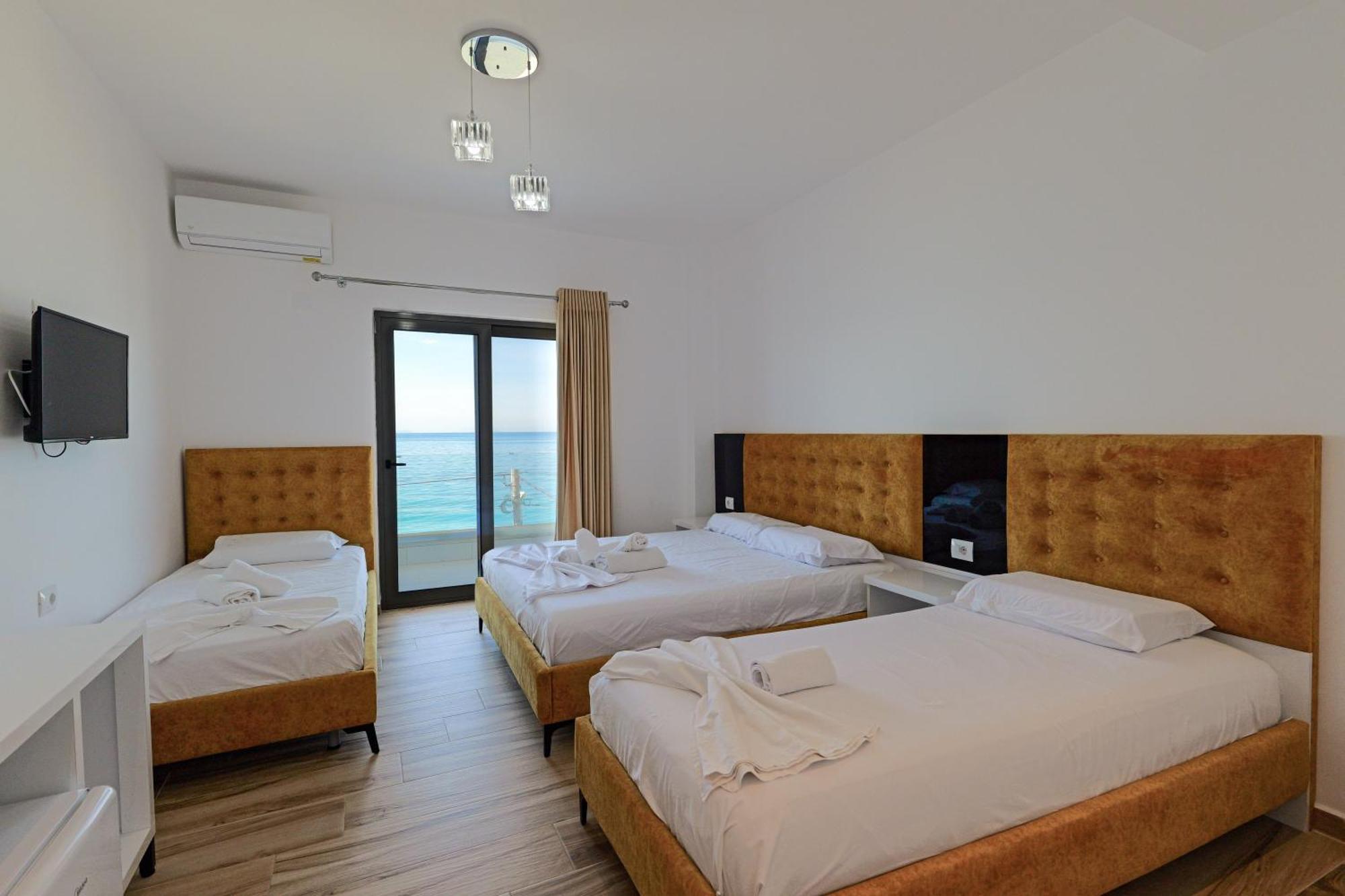 Hotel Take Borsh Ngoại thất bức ảnh